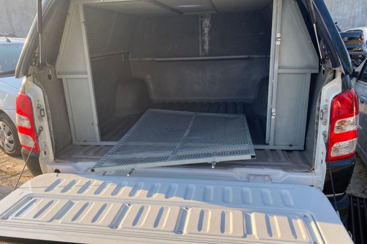 O advogado quebrou a viatura que o conduziu à delegacia