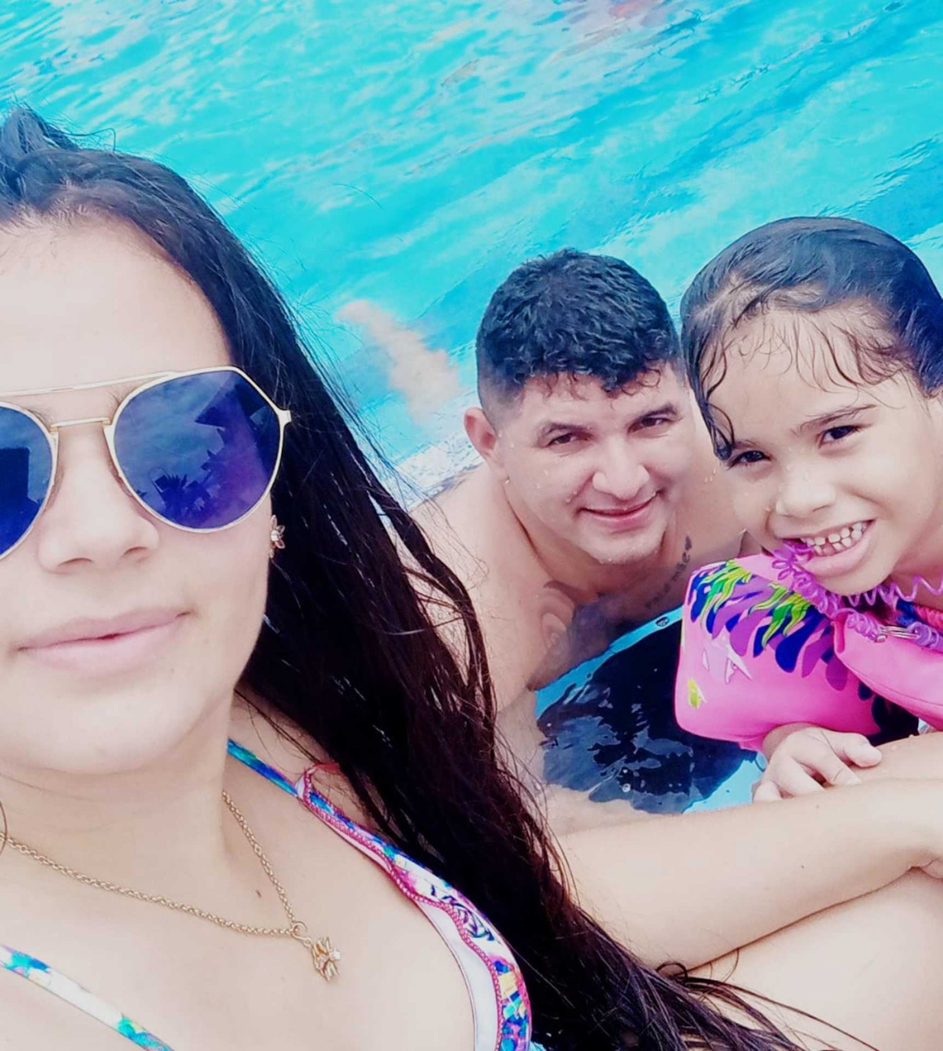 Naison com a esposa, Maria Cristina, e a filha, Ályka.