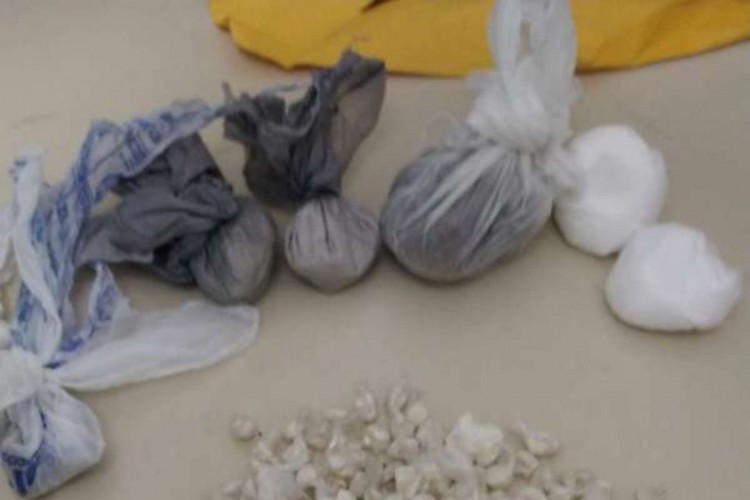 Drogas apreendidas com dois homens na Praia da Caponga