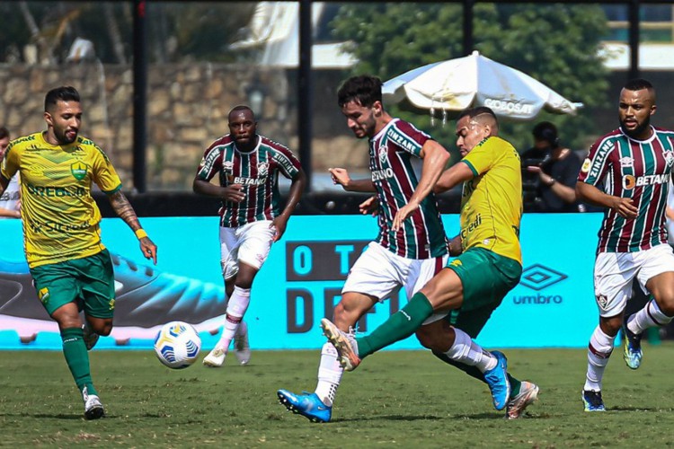 Entre os jogos de hoje, segunda, 20 de setembro, Cuiabá e Fluminense se enfrentam pela Série A do Brasileirão. Veja onde assistir ao vivo à transmissão e qual horário dos jogos do dia.