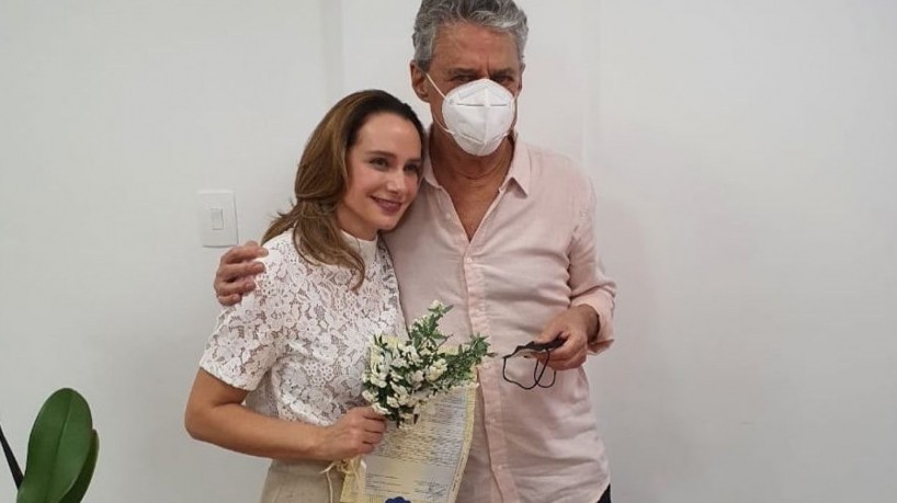 O casamento de Chico Buarque foi oficializado em um cartório civil em Petrópolis, no Rio de Janeiro(foto: Redes sociais/Reprodução)