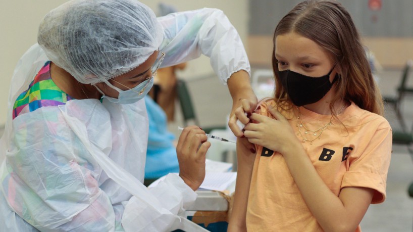 Após criticas de especialistas, Ministério voltou atrás na suspensão da vacinação dos adolescentes 
(foto: BARBARA MOIRA)