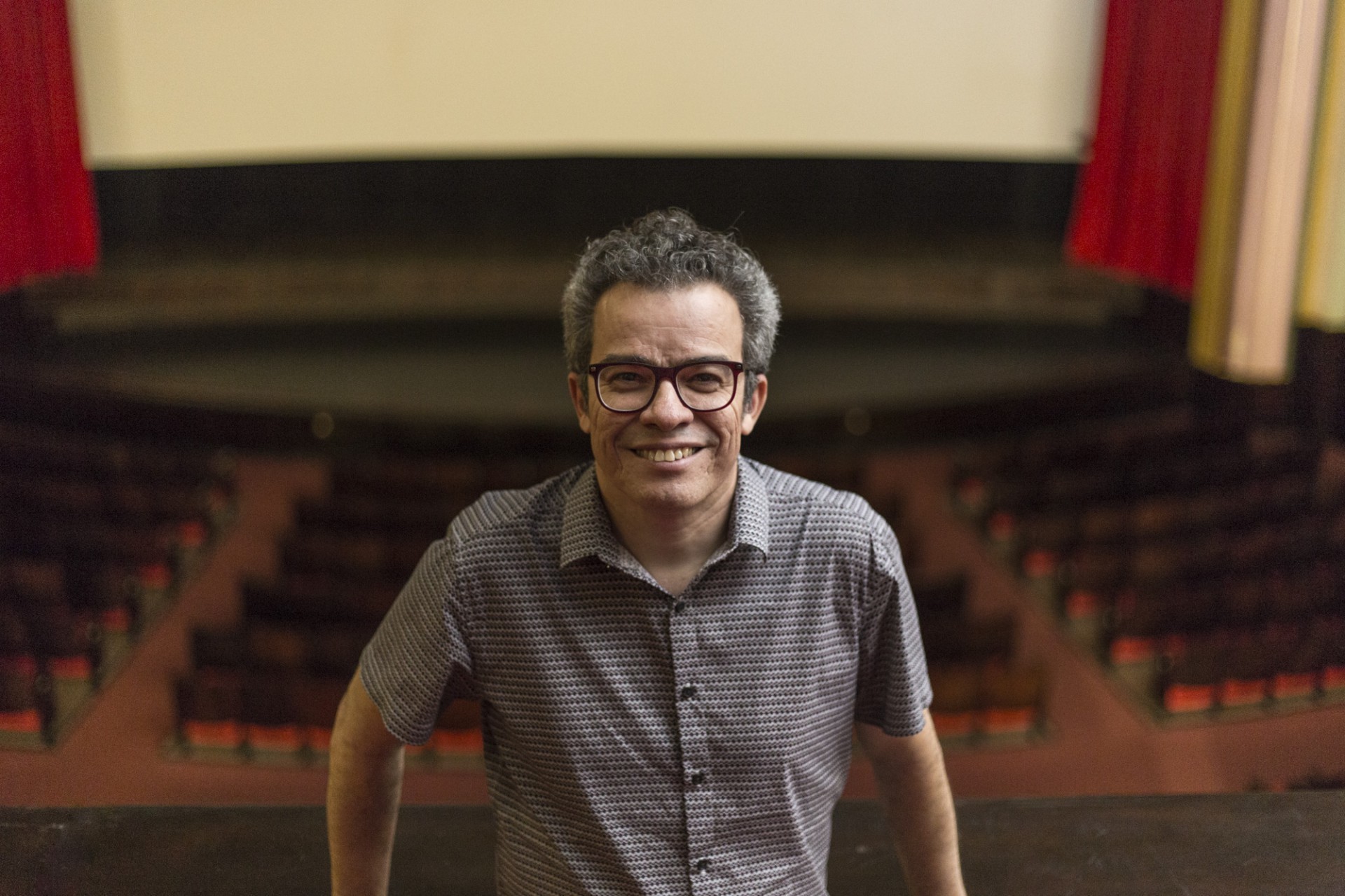 O secretário da Cultura do Ceará, Fabiano Piúba, comemora a criação do Ceará Filmes (Foto: TIAGO STILLE/DIVULGAÇÃO)