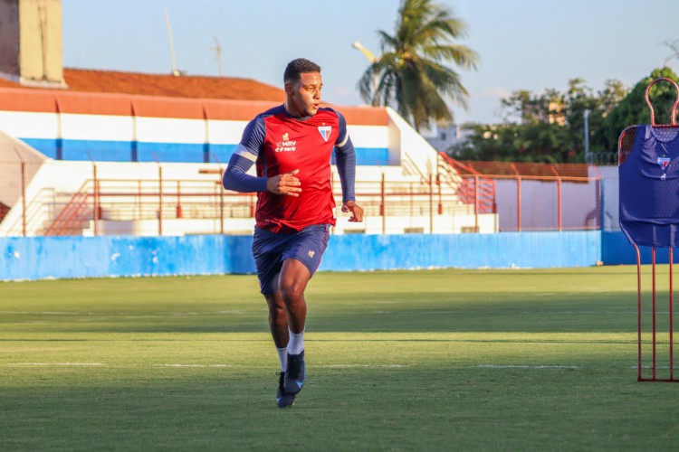 Atacante David em treino do Fortaleza no Centro de Excel&ecirc;ncia Alcides Santos, no Pici