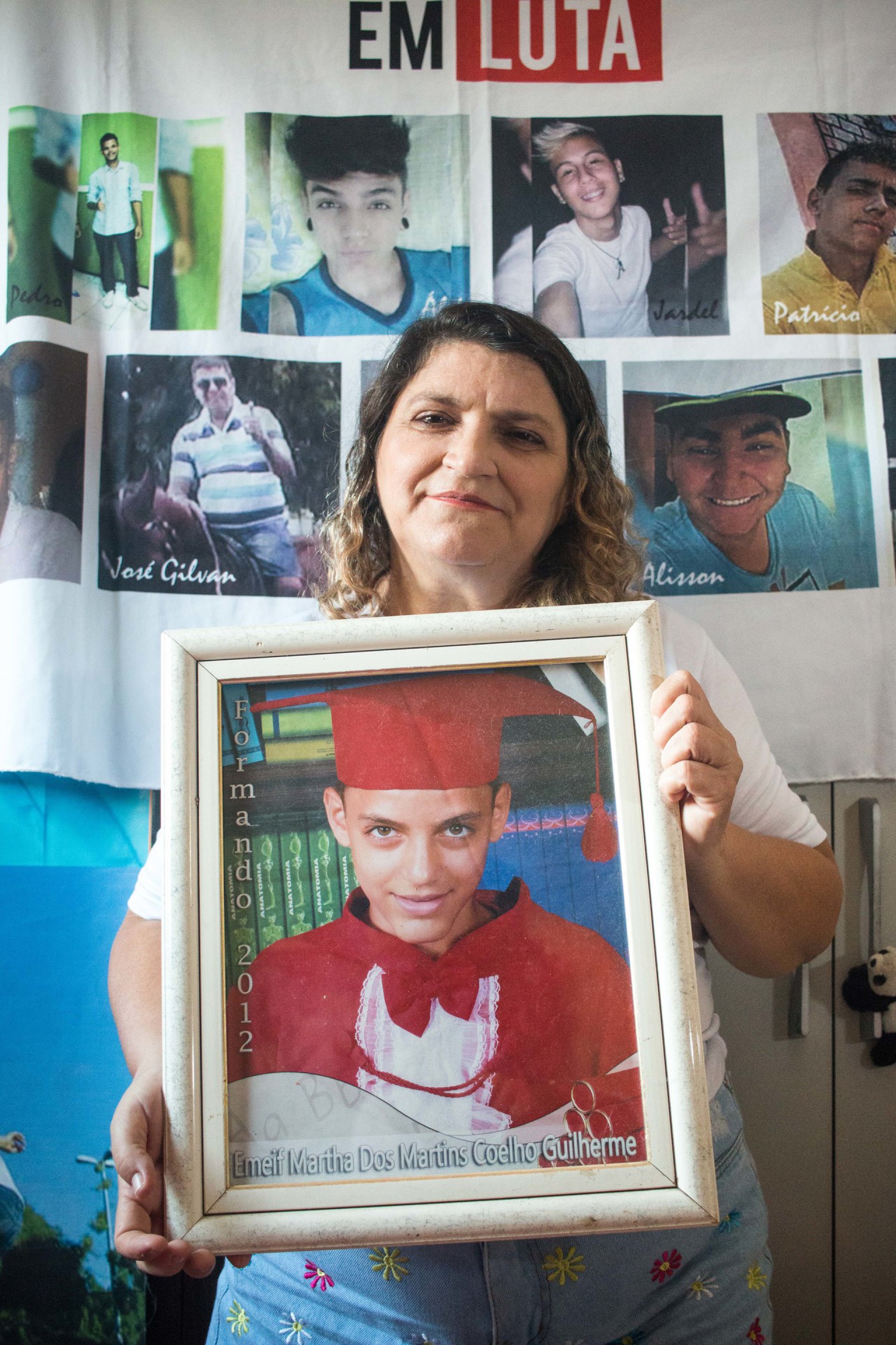 Edna Carla, mãe do adolescente Alef, teve seu filho morto na Chacina do Curió e atualmente faz parte do grupo Mães do Curió, que dá apoio às outras mães vítimas do crime . (Foto: Fernanda Barros/ Especial Para O POVO)(Foto: Fernanda Barros)