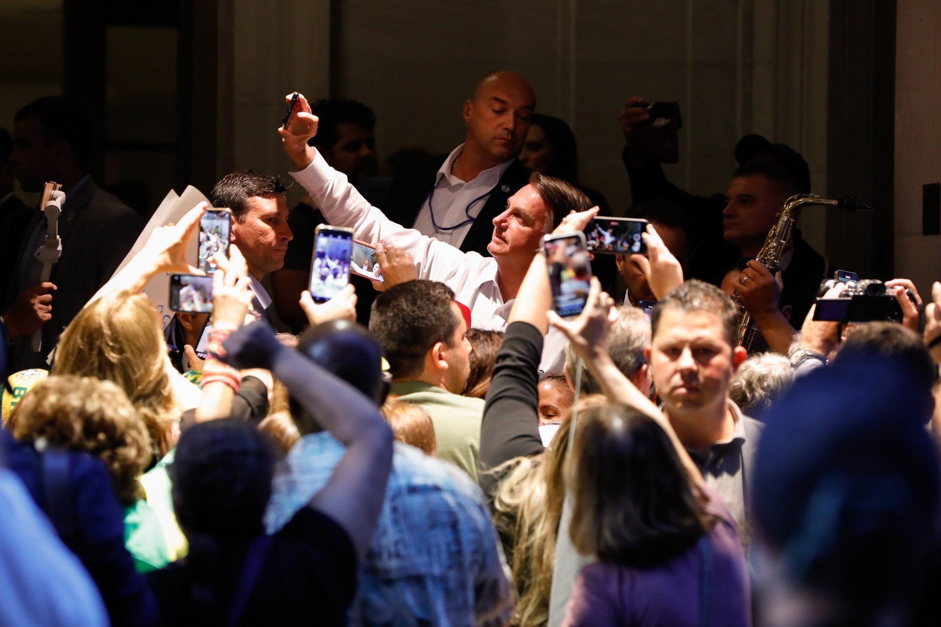 ￼Presidente Bolsonaro em contato com apoiadores na recente viagem a Nova York (Foto: Alan Santos/PR
)