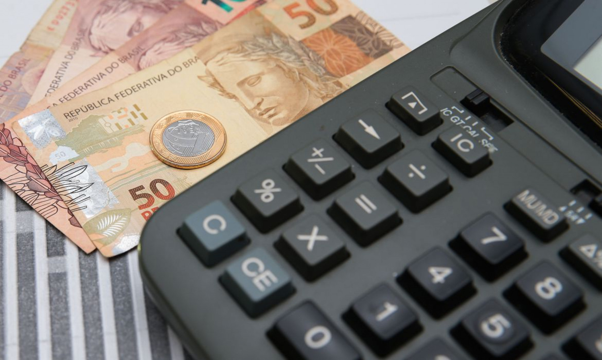 Economia, Moeda Real,Dinheiro, Calculadora (Foto: Marcello Casal JrAgência Brasil)