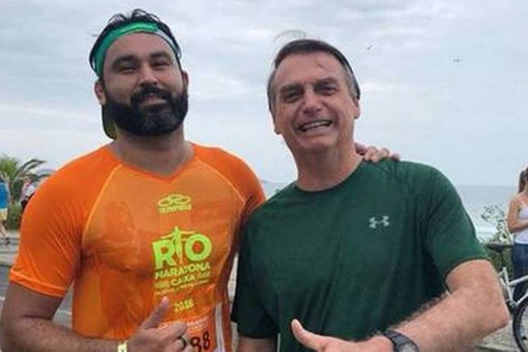 O presidente Jair Bolsonaro e Leo Índio, primo de seus filhos 

