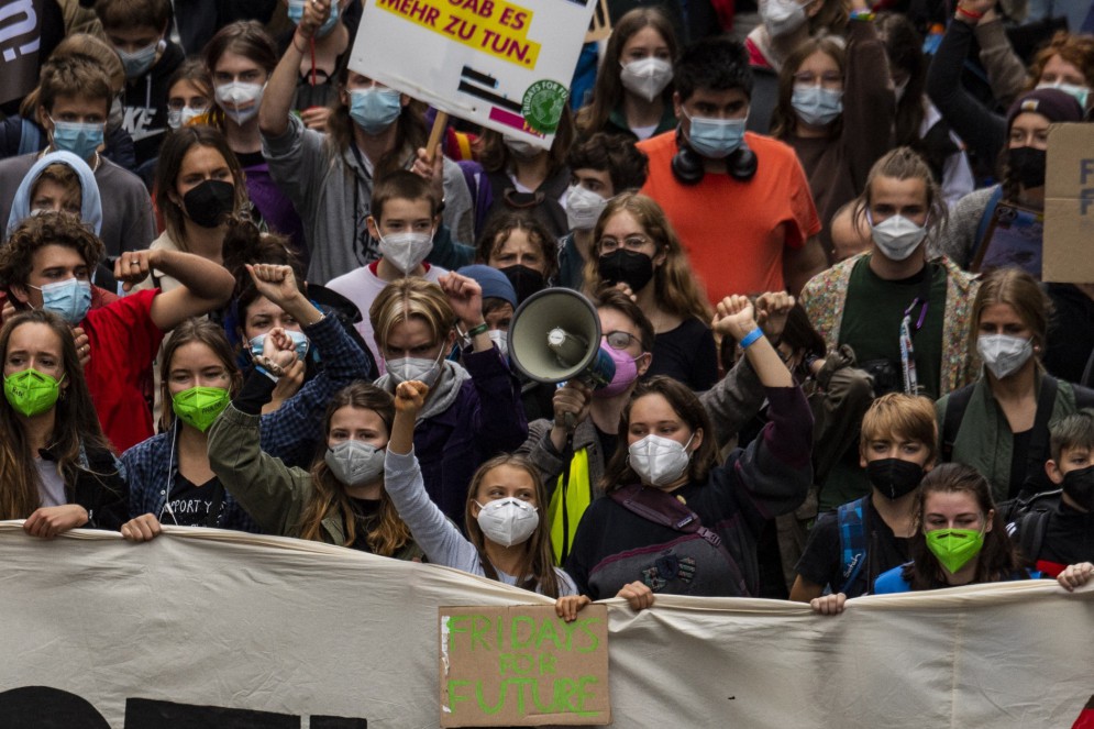 O movimento 'Fridays for the Future' articula ambientalistas do mundo inteiro em manifestações exigindo ações políticas capazes de frear o aquecimento global.(Foto: JOHN MACDOUGALL / AFP)