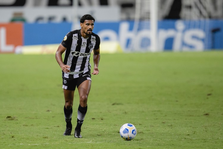 Suspenso, Gabriel Dias cumprir&aacute; suspens&atilde;o diante do Cuiab&aacute;