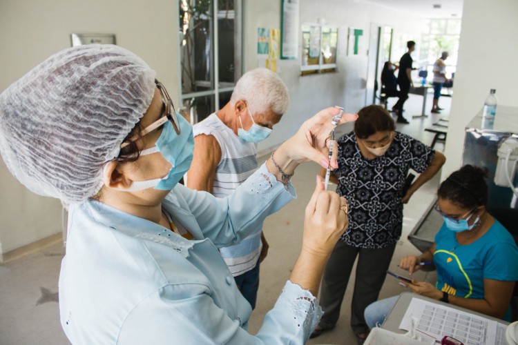 Vacinação segue acontecendo em postos de saúde da Capital