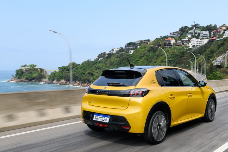 O motor que entrega 260 Nm de torque imediatos (26,5 kgfm) e 136 cavalos de potência (100 kW), que permite ao modelo acelerar de 0 a 100km/h em 8,3 segundos, segundo a montadora