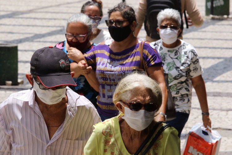 Em 2020, por causa da pandemia, os brasileiros perderam 1,78 anos de expectativa de vida, de acordo com pesquisa