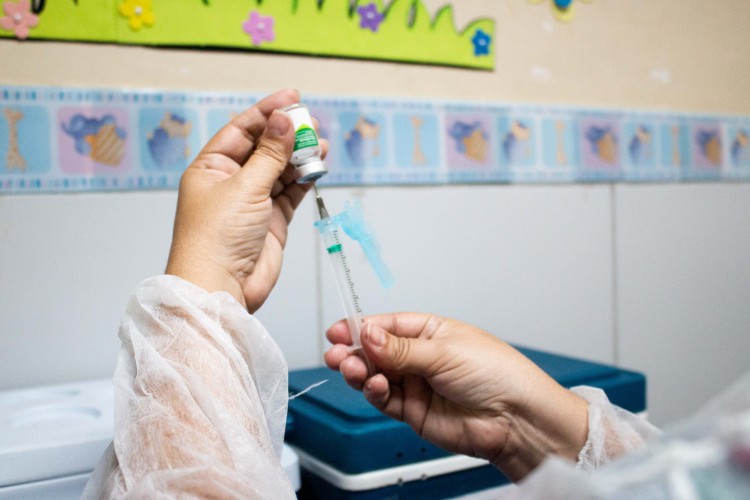 Um total de 16.382 mil trabalhadores da saúde receberam a D3 nesta semana