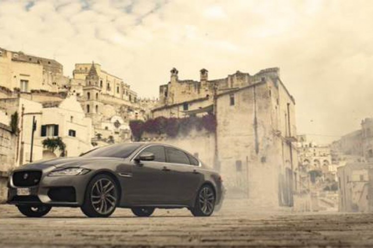 Jaguar XF ("007: Sem Tempo para Morrer")