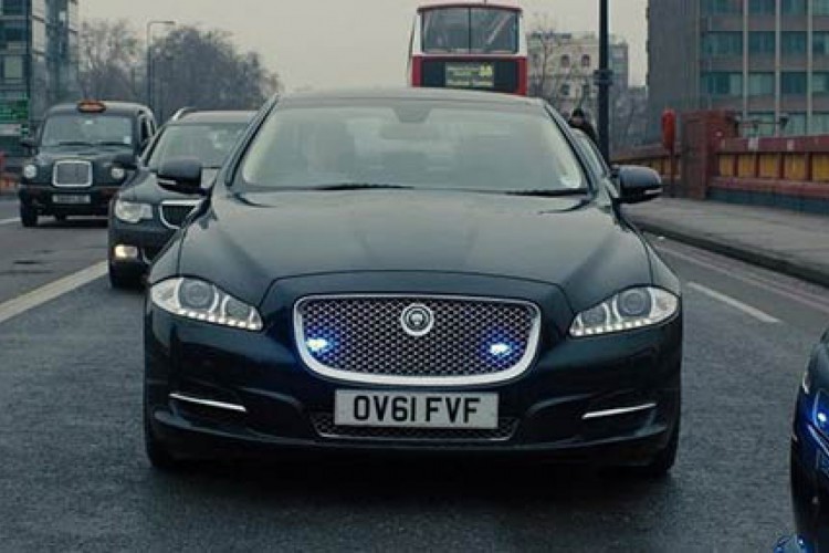 Jaguar XJ ("007: Opera&ccedil;&atilde;o SkyFall")