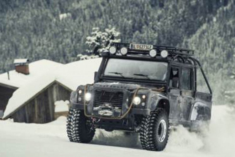 Land Rover Defender Big Foot ("007 Contra Spectre")