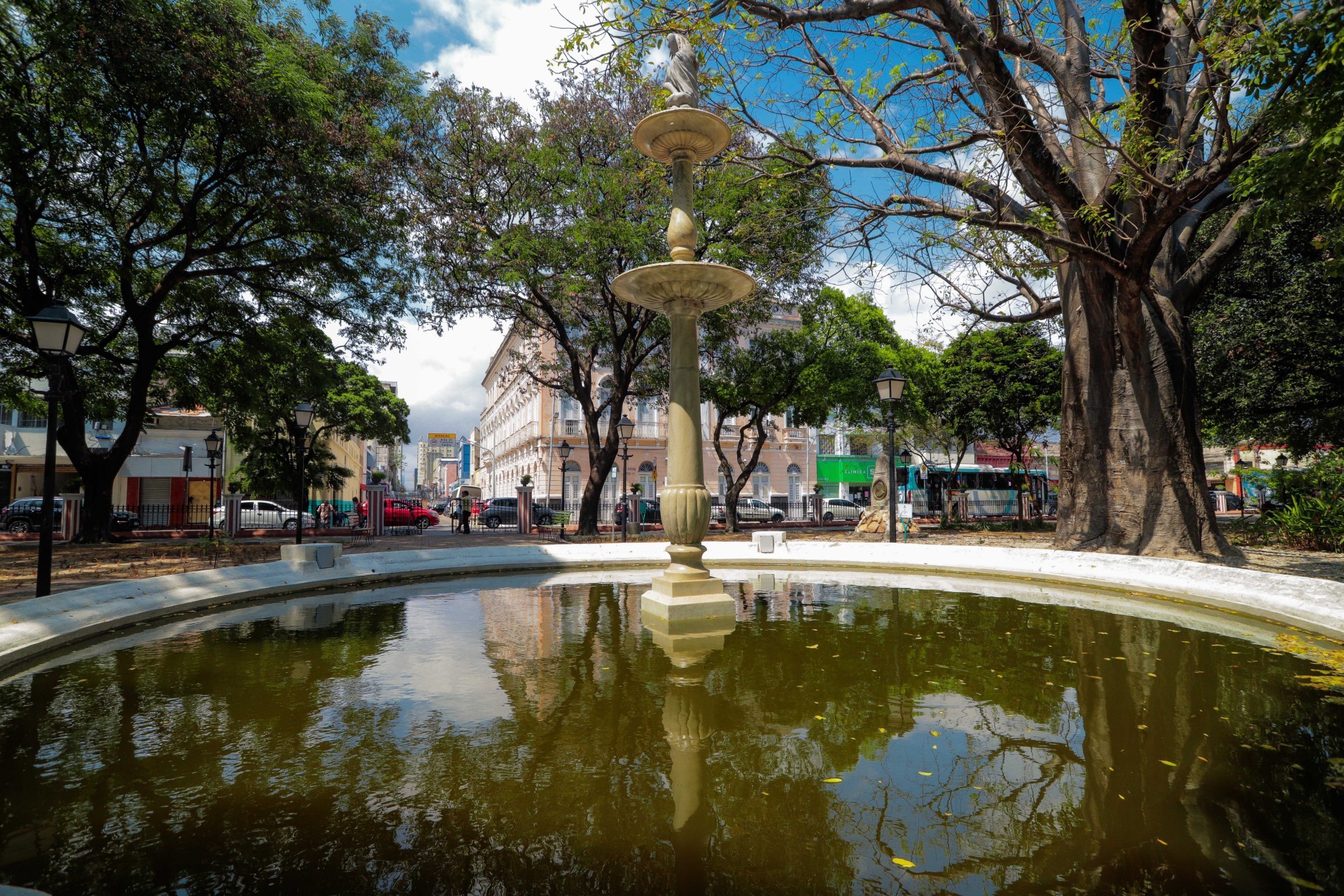 Ao longo dos anos, recebeu vários nomes, como Campo da Pólvora e, a partir de 1879, Praça dos Mártires…