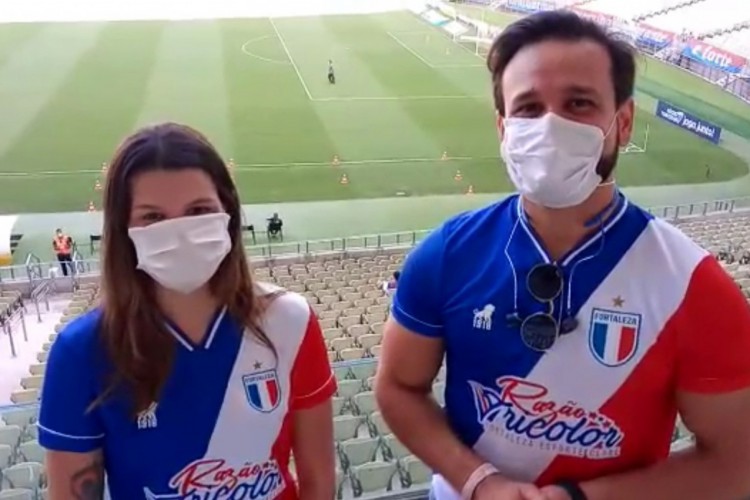 Torcedores Priscilla Moreira e Iuri Pinheiro na volta do público ao Castelão em jogo do Fortaleza