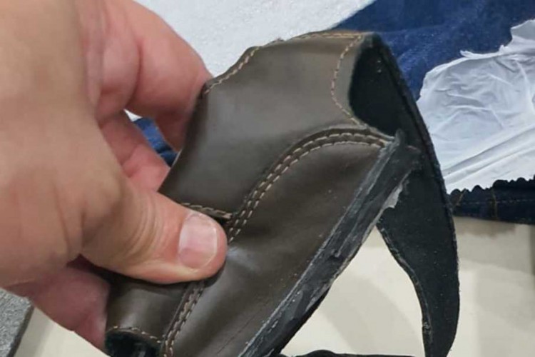 Parte da droga estava escondida n calçado do colombiano