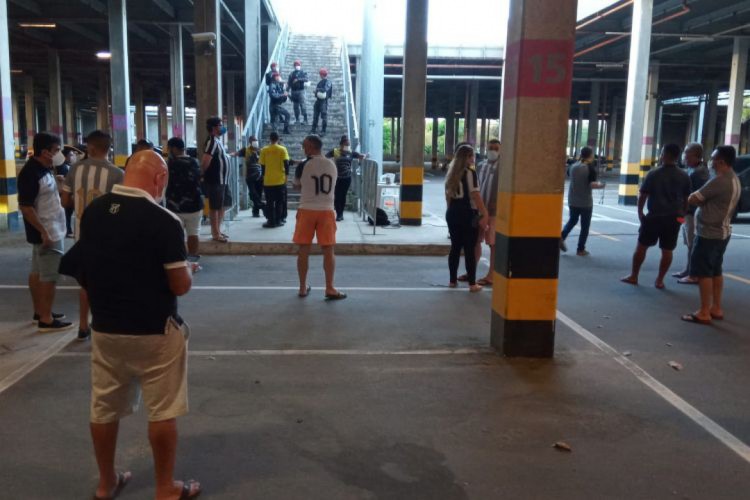 Jogo do Ceará contra o Internacional marca o retorno dos torcedores alvinegros ao Castelão