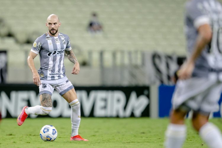 FORTALEZA, CE, BRASIL, 06-10.2021: Marlon. Ceara x Internacional, Arena Castelão pelo campeonato brasileiro, partida de futebol com volta da torcida. em epoca de COVID-19. (Foto:Aurelio Alves/ Jornal O POVO)