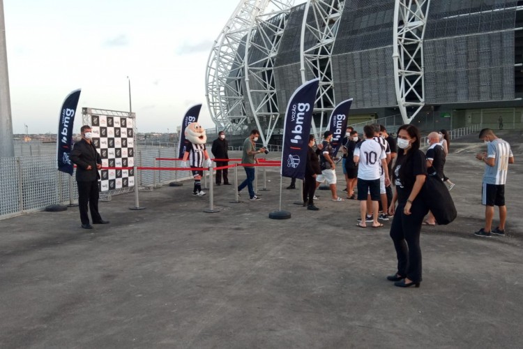 Torcedores do Vovô começam a chegar na Arena Castelão para acompanhar o jogo entre Ceará e Internacional