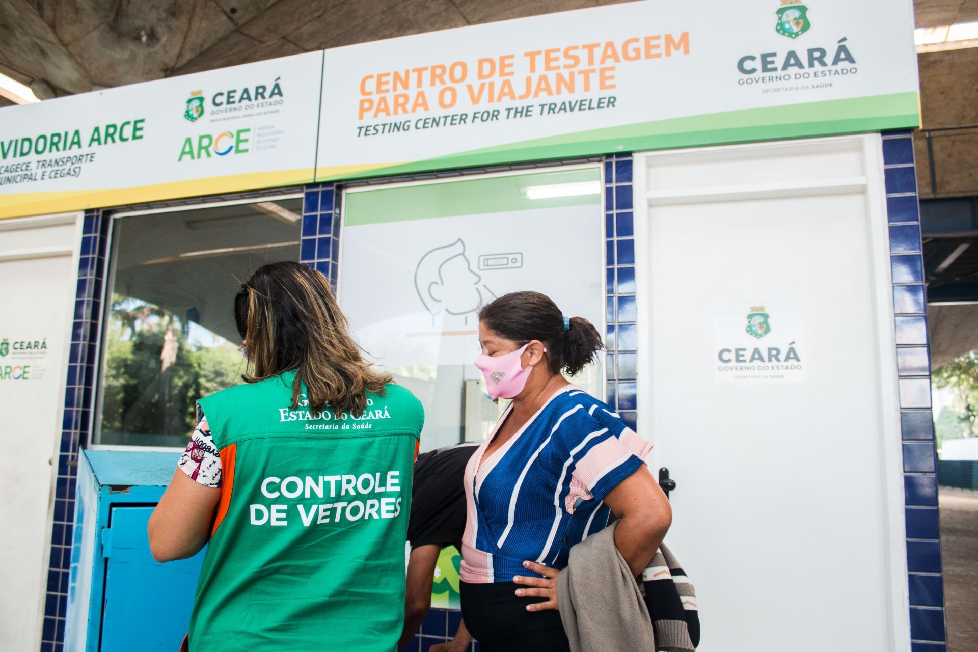 FORTALEZA, CE, BRASIL, 06-10-2021: Inauguração do Centro de Testagem Covid-19, na Rodoviária Engenheiro João Thomé. O exame é realizado de forma gratuita e é voltado para passageiros que desembarcaram no local, passando pela barreira sanitária.  ( Foto: Fernanda Barros / Especial Para O Povo)