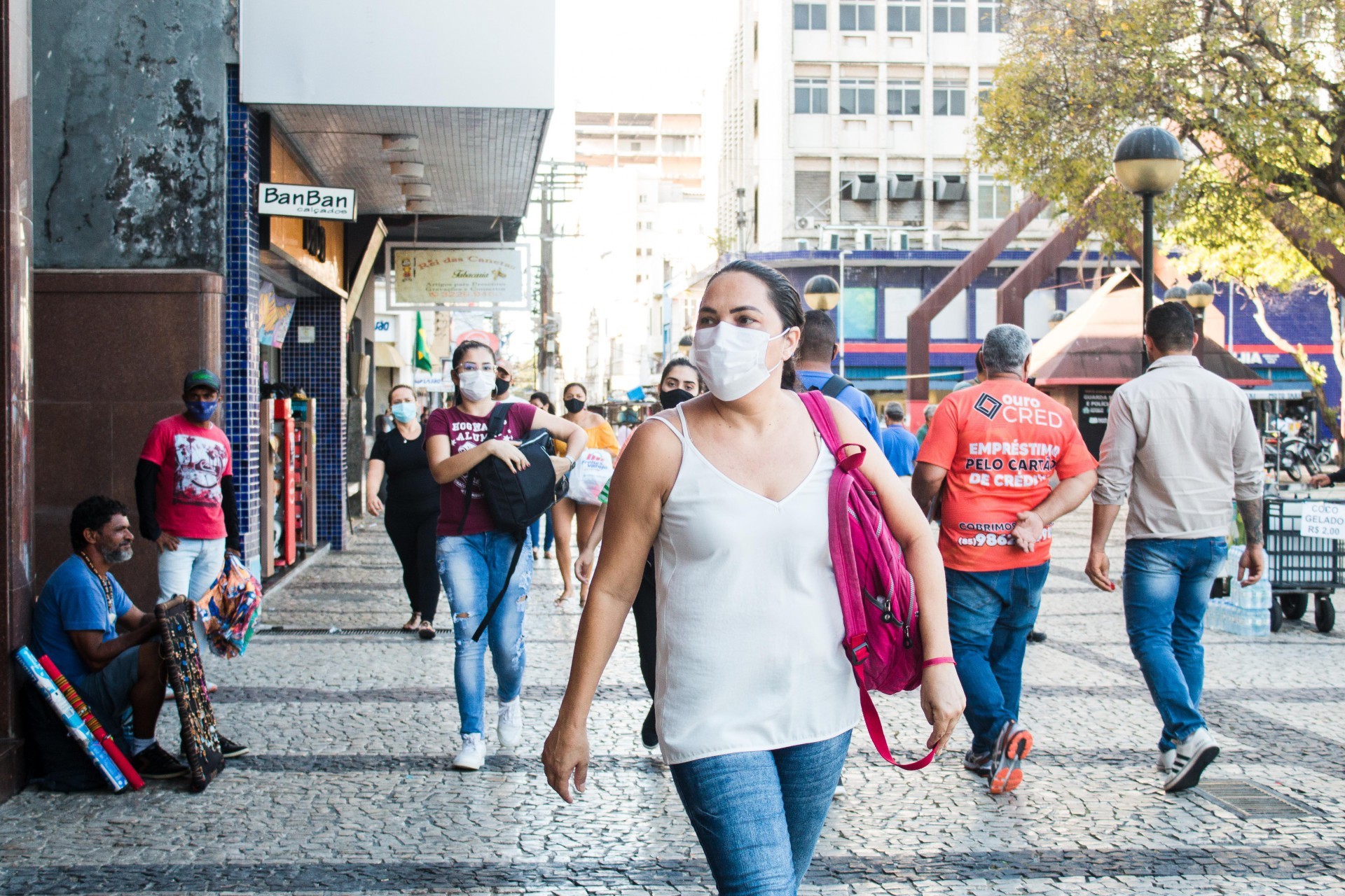 ￼DESOBRIGAR uso de máscaras ainda é um risco no Brasil  (Foto: Fernanda Barros)