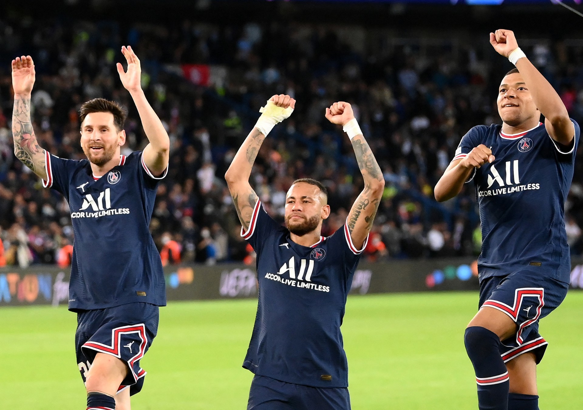 Lionel Messi, Neymar e Kylian Mbappé: trio do PSG está entre os finalistas a melhor do mundo da France Football (Foto: Franck Fife / AFP)