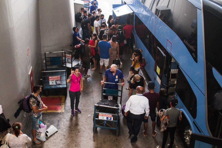 Terminal Rodoviária Engenheiro João Thomé teve grande movimento nesta sexta-feira