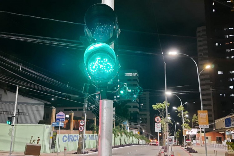 Grupo focal para ciclistas no cruzamento com a Canuto de Aguiar