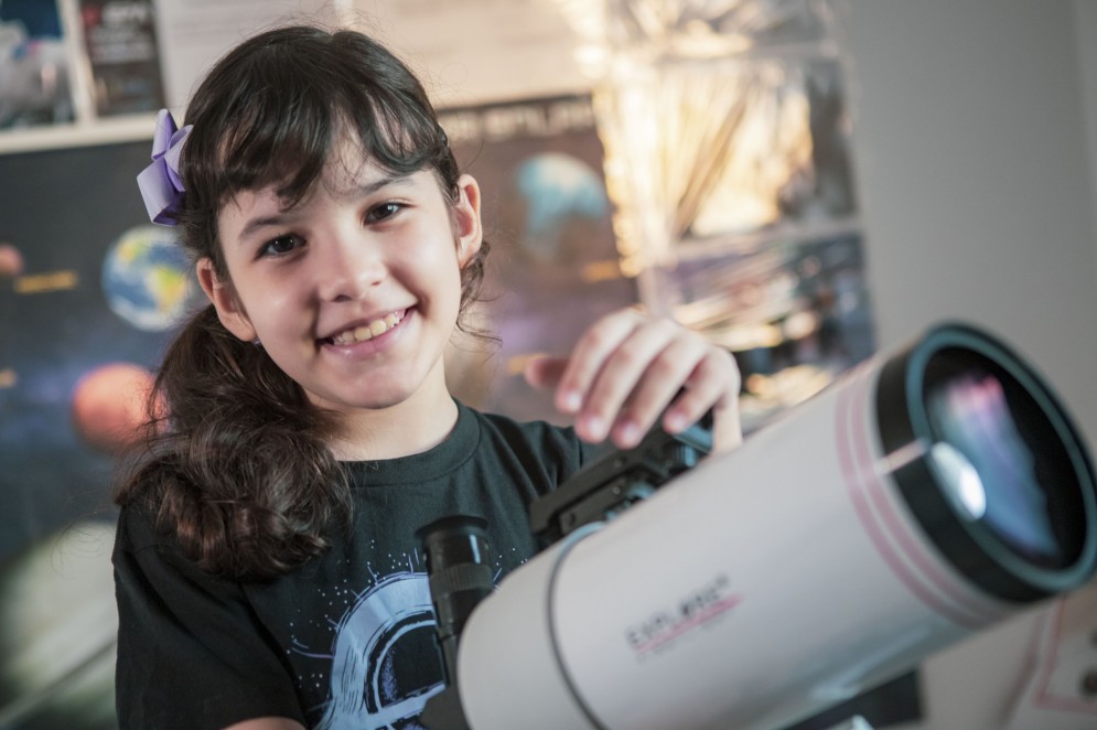 Nicole Oliveira, 8 anos, é a astrônoma mais jovem do Brasil.(Foto: FCO FONTENELE)