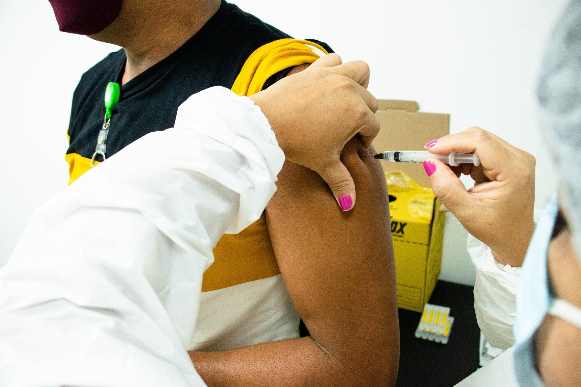 Vacinação em Fortaleza segue com terceira dose da Coronavc e Pfizer
 (Foto: Fernanda Barros)