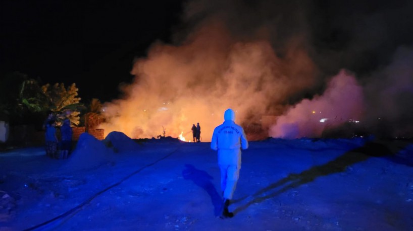 2ª Companhia do 3º Batalhão de Bombeiro Militar combate focos de incêndio em Ipueiras(foto: (foto: Via WhatsApp/O POVO))