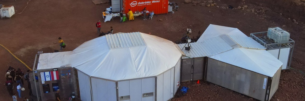 Esta foto tirada em 10 de outubro de 2021 mostra uma vista aérea de um habitat onde astronautas de uma equipe da Europa e de Israel participarão de uma missão de treinamento para o planeta Marte