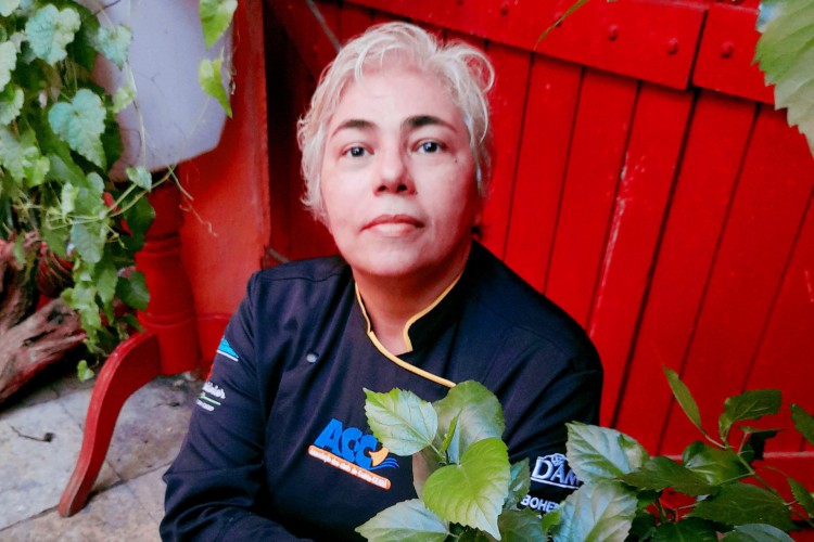 Vegetariana há 25 anos e vegana há 12, Ana Mota chefia o TerrAna Restaurante 