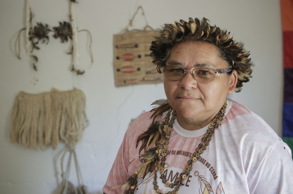 Leuda Tabajara é professora e também líder seu povo na Aldeia Imburana(Foto: FCO FONTENELE)