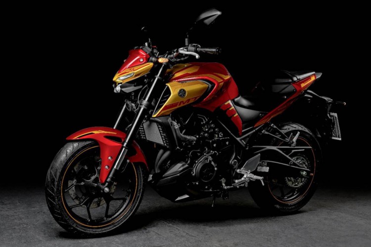 Yamaha | Marvel: a MT-03 Homem de Ferro, com carenagem inspirada na armadura do Homem de Ferro, trazendo a cor vermelha como base e grafismos em dourado