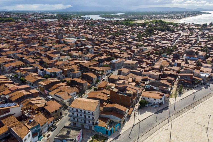 Imagem aérea do Bairro Pirambu e Vila do Mar em Fortaleza