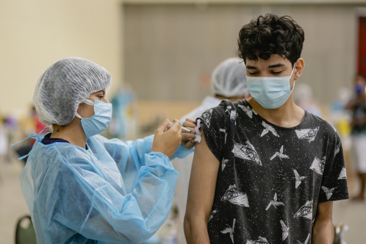 Mais de 4 milhões de pessoas completaram o esquema vacinal contra a Covid-19 no Ceará