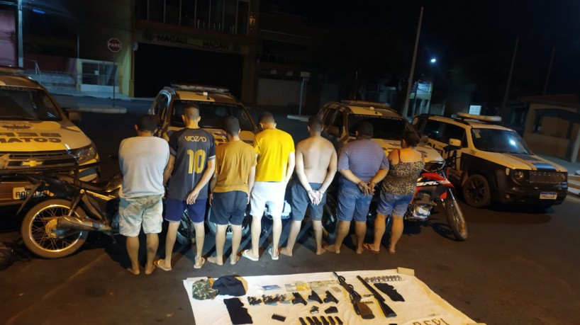 Sete pessoas foram presas em Monsenhor Tabosa com armas e balaclava(foto: Polícia Militar)