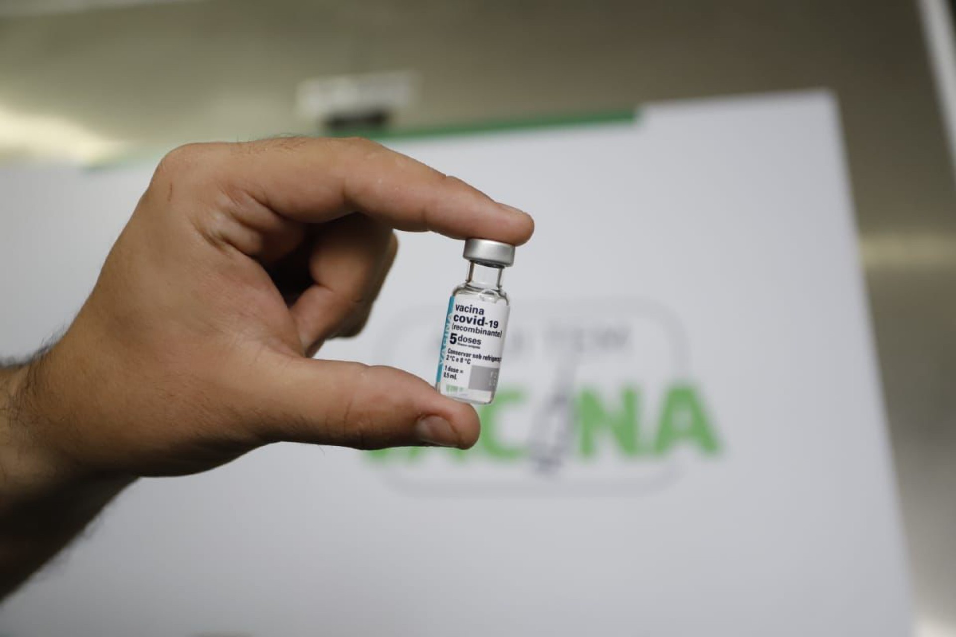 As doses da vacina Astrazeneca devem ser aplicadas com intervalo entre quatro e 12 semanas, segundo a Fiocruz (Foto: Divulgação/Governo do Ceará)