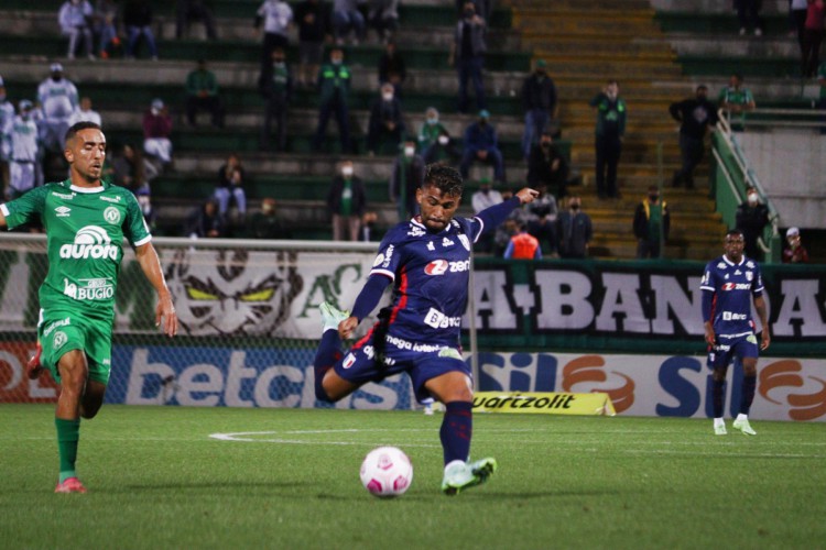 Chapecoense e Fortaleza se enfrentaram pela 27ª rodada da Série A do Brasileirão. Na foto, Ronald. 