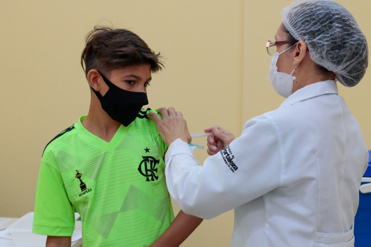 Ação mobiliza ponto exclusivo e 93 postos de saúde para vacinação de alunos das escolas públicas municipais de Fortaleza