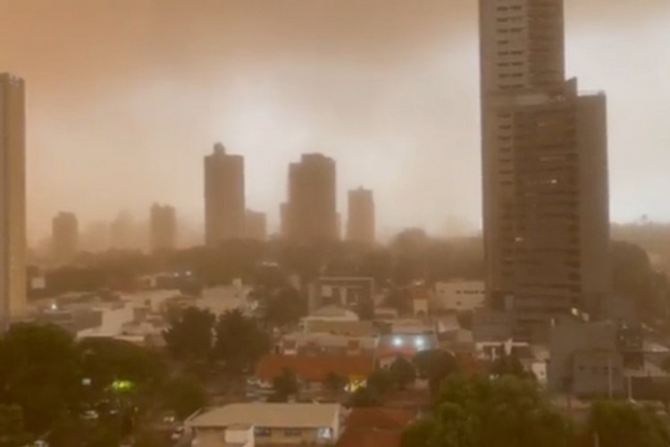Tempestade de areia atingiu municípios do Mato Grosso do Sul como a capital Campo Grande