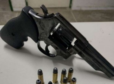 Arma calibre 38 e munições foram apreendidas com homem em Tamboril 