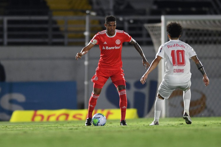 Internacional e RB Bragantino se enfrentam hoje, 21, pela Série A do Brasileirão. Veja onde assistir ao vivo à transmissão e qual horário do jogo. 
