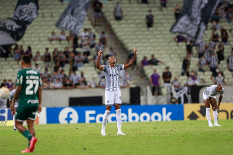 Cléber comemora gol marcado na derrota do Ceará por 2 a 1 diante do Palmeiras 