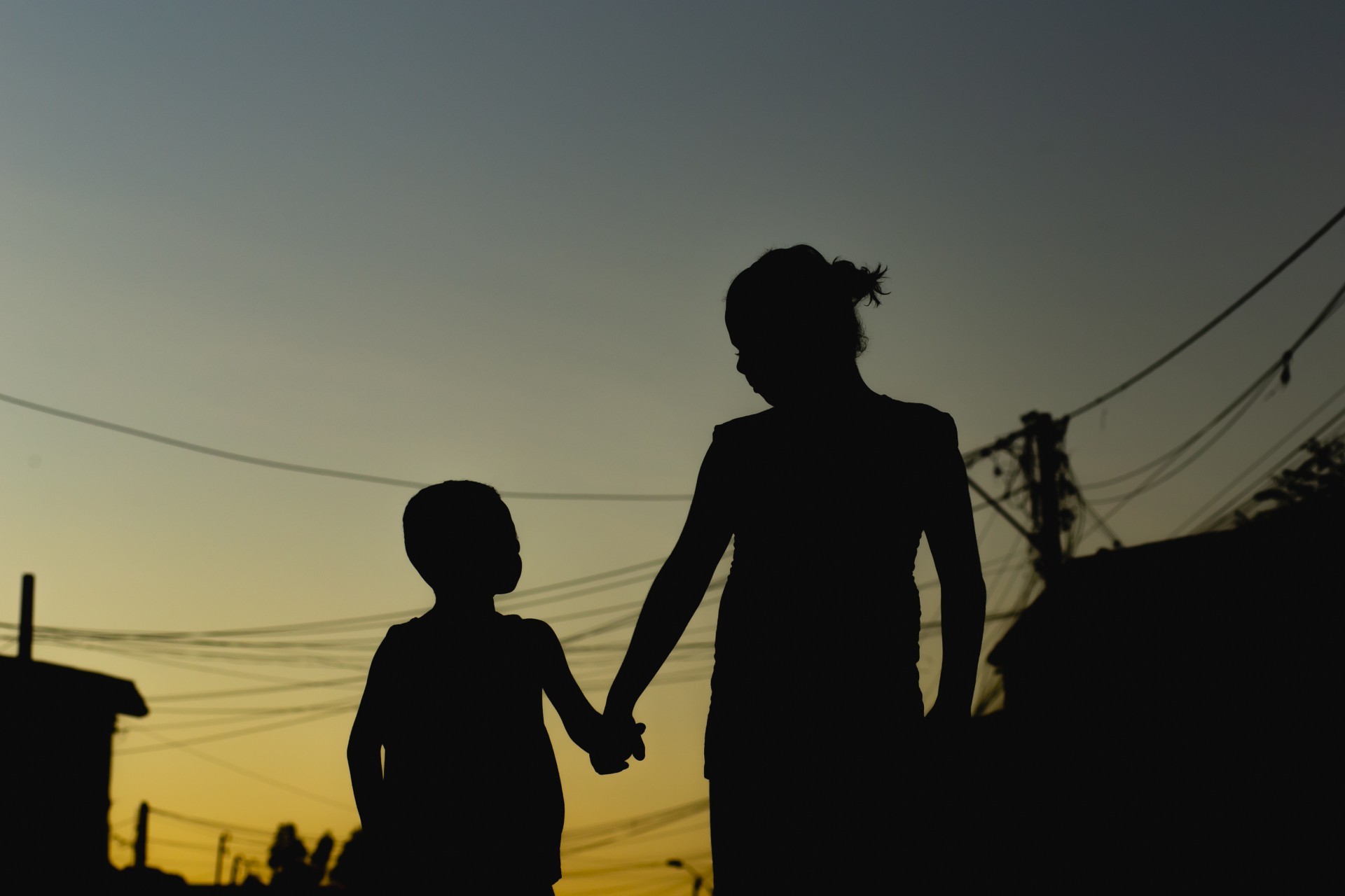 Imagem de apoio ilustrativo. Crianças e adolescentes em situação de ameaça de morte iminente são transferidos para territórios seguros por meio de programa de proteção (Foto: Aurelio Alves)